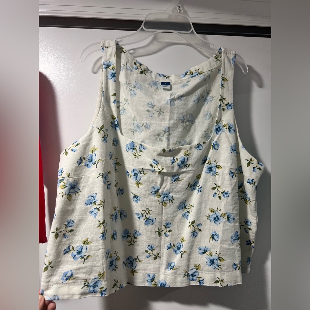 Old Navy White Floral Women's Top